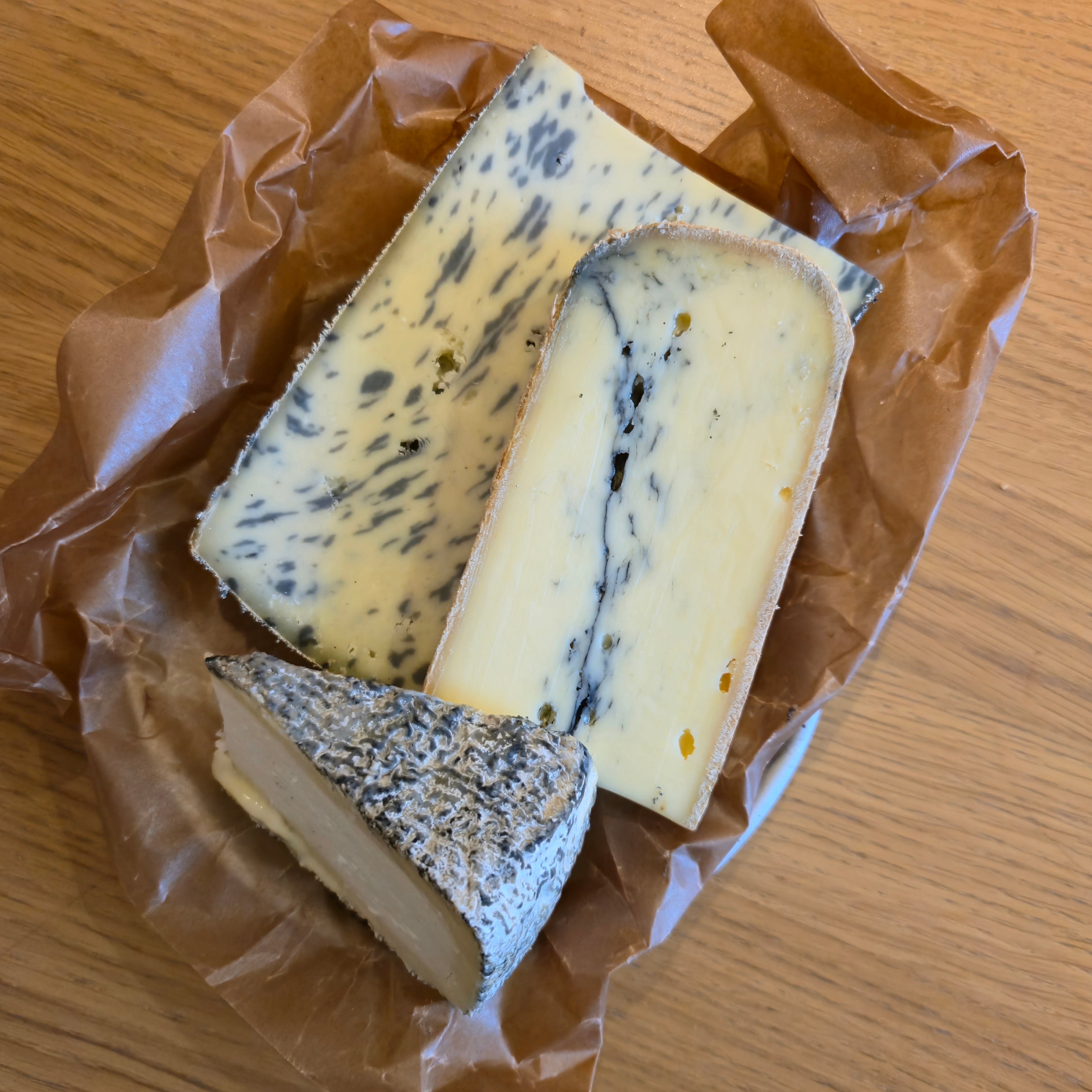 Miksi Juustoissa Käytetään Tuhkaa?