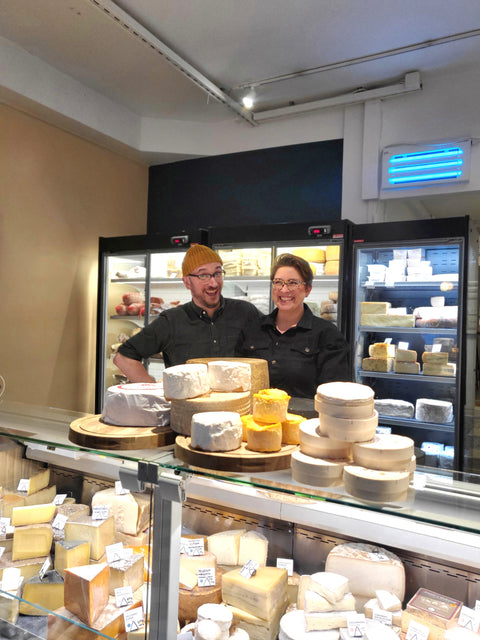 Rolling Cheesen juustokauppiaat Peter ja Nelli Steer