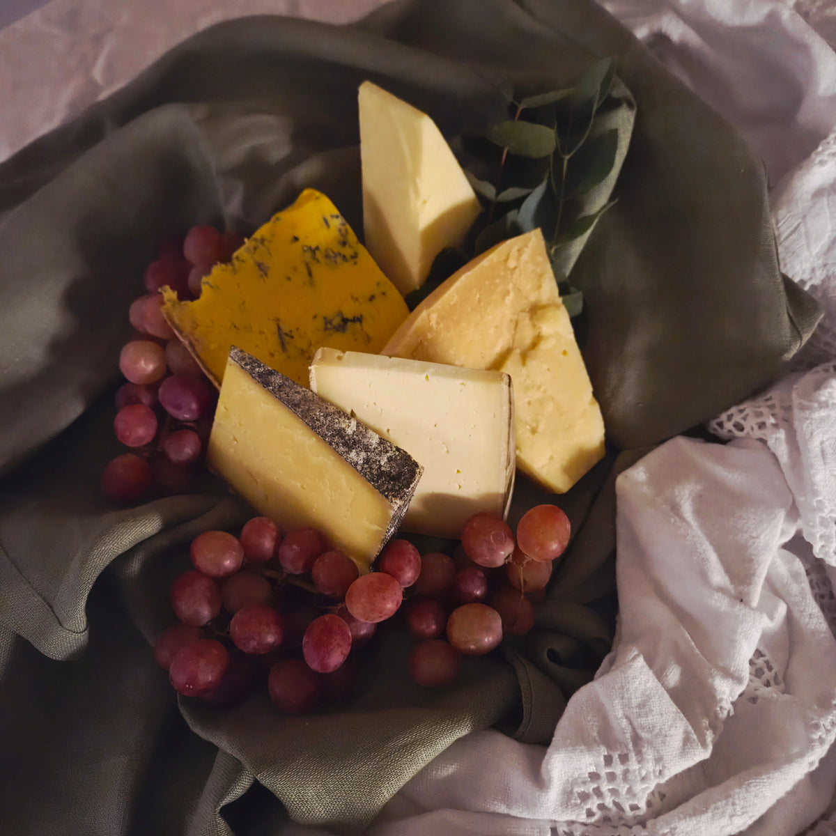British Christmas Cheese Set